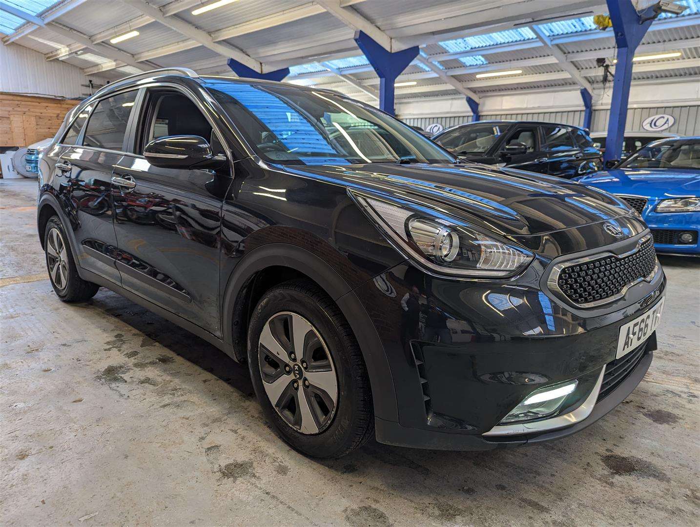 <p>2016 KIA NIRO 2 S-A</p>