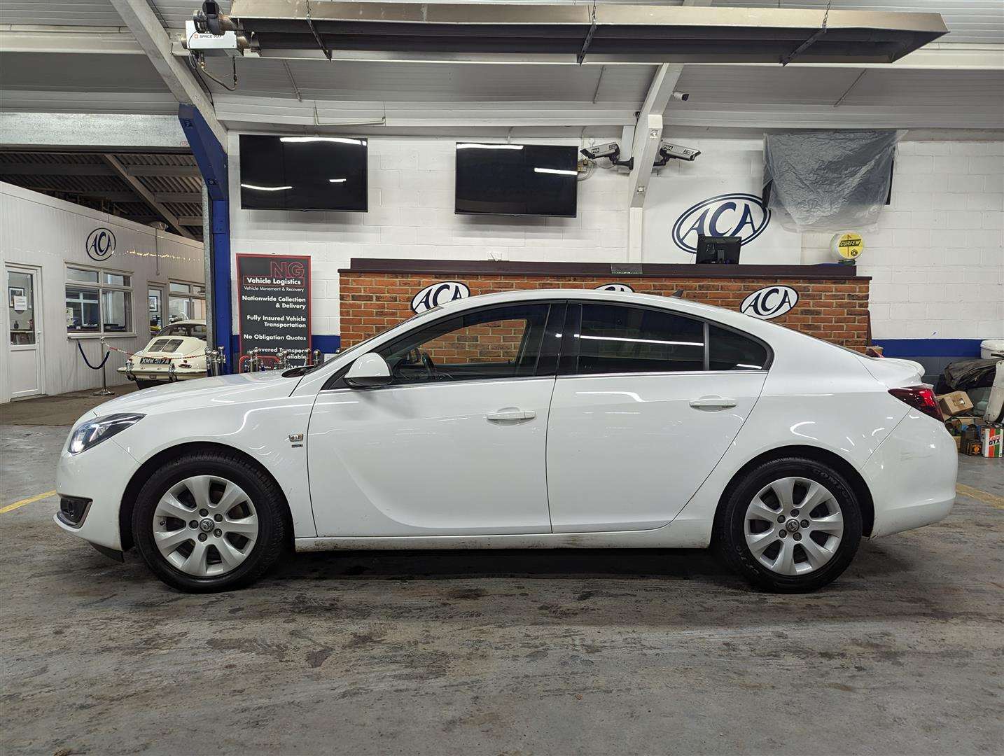 <p>2015 VAUXHALL INSIGNIA SRI NAV CDTI AUTO</p>