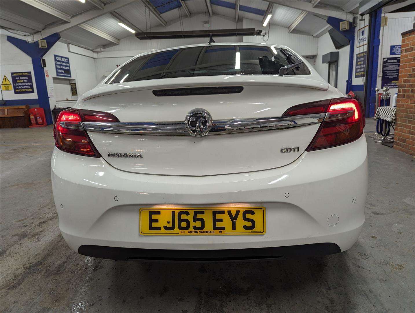 <p>2015 VAUXHALL INSIGNIA SRI NAV CDTI AUTO</p>