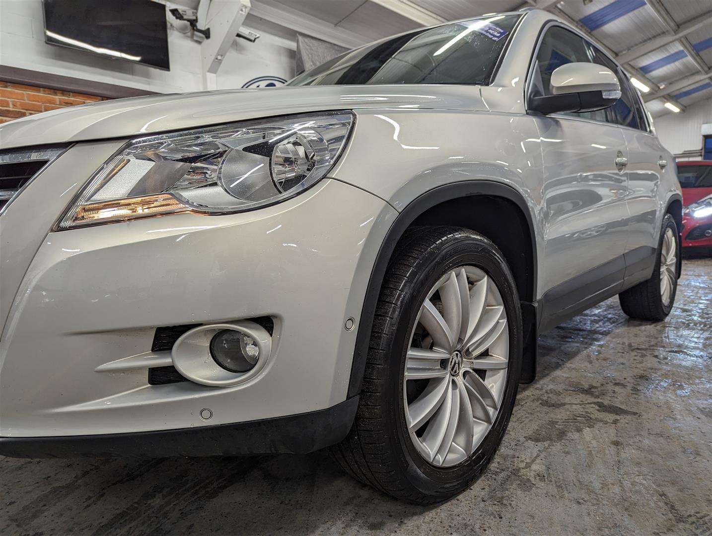 <p>2009 VOLKSWAGEN TIGUAN SPORT TDI 140 AUTO</p>