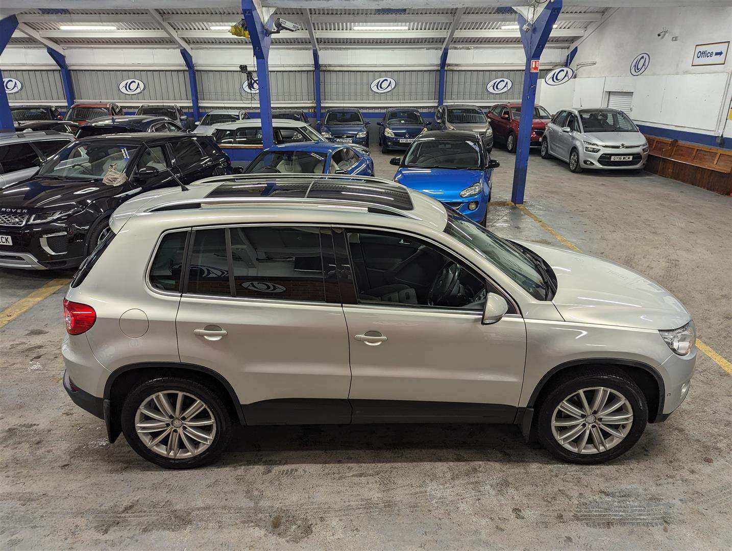 <p>2009 VOLKSWAGEN TIGUAN SPORT TDI 140 AUTO</p>