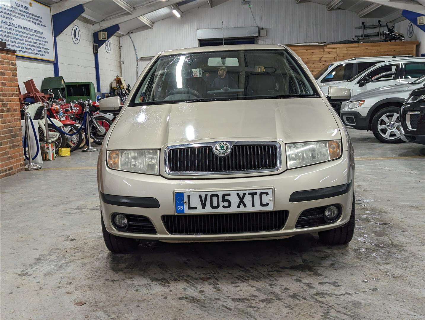 <p>2005 SKODA FABIA AMBIENTE 12V HTP</p>