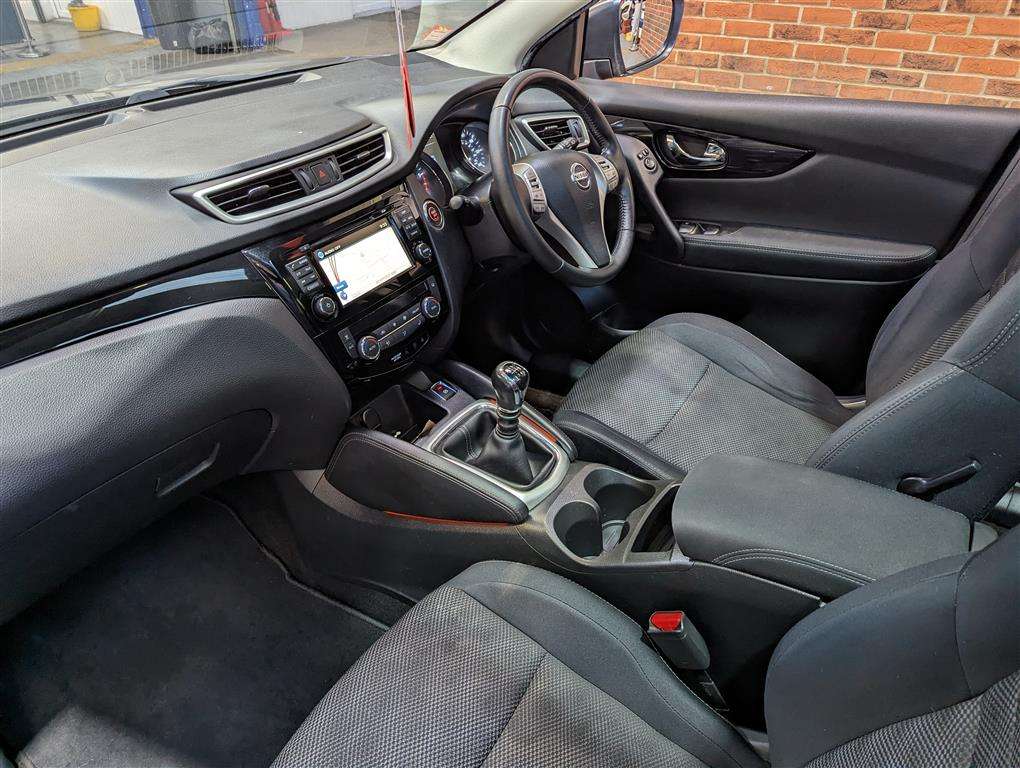 <p>2015 NISSAN QASHQAI N-TEC + DCI</p>