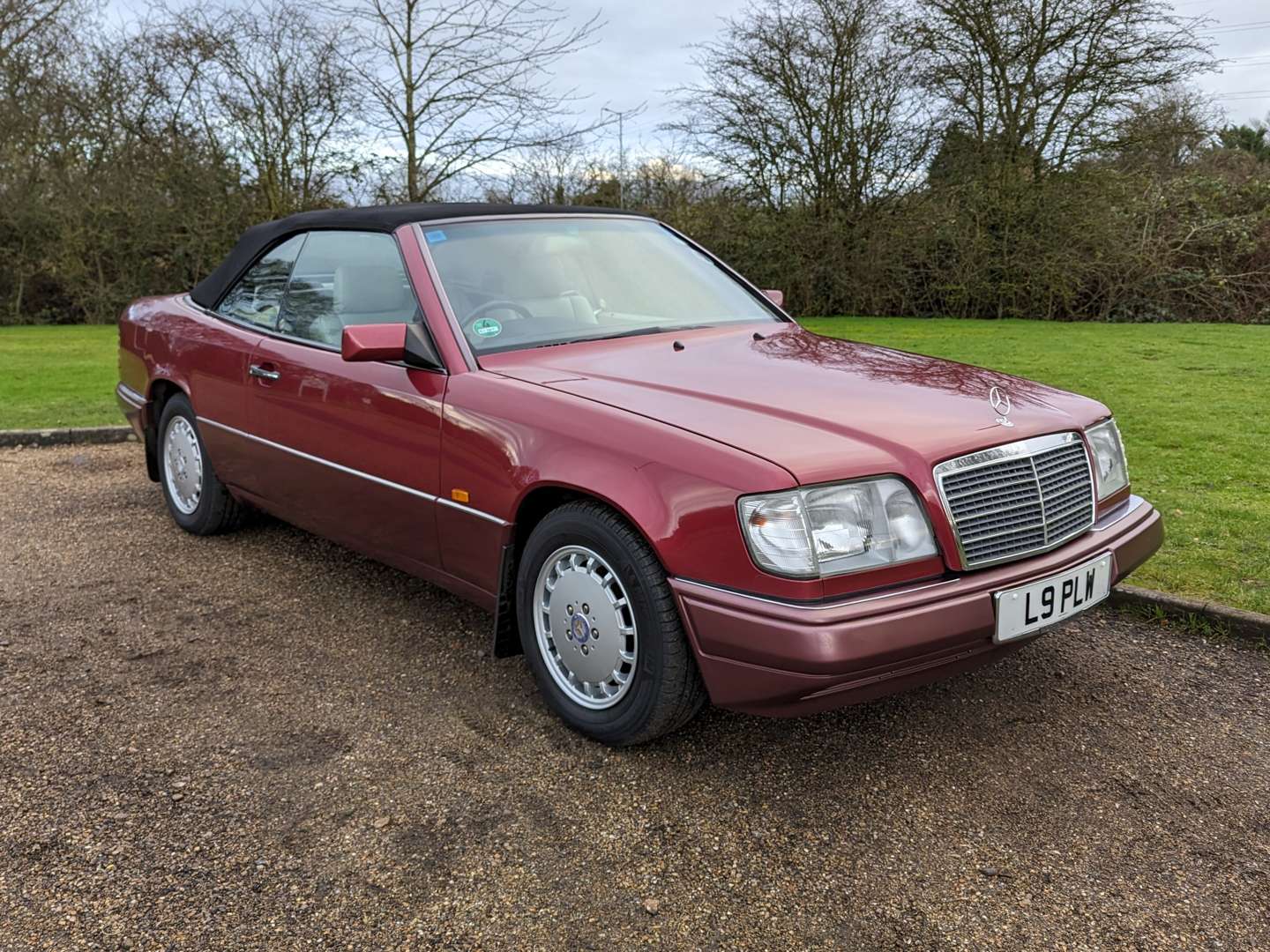 <p>1994 MERCEDES E220 CABRIOLET AUTO</p>