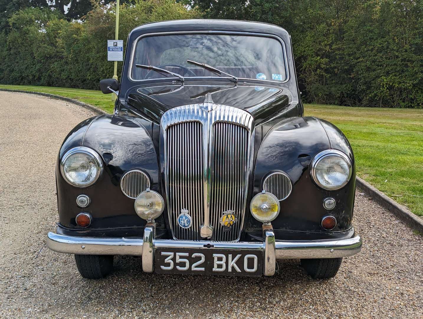 <p>1957 DAIMLER CONQUEST</p>