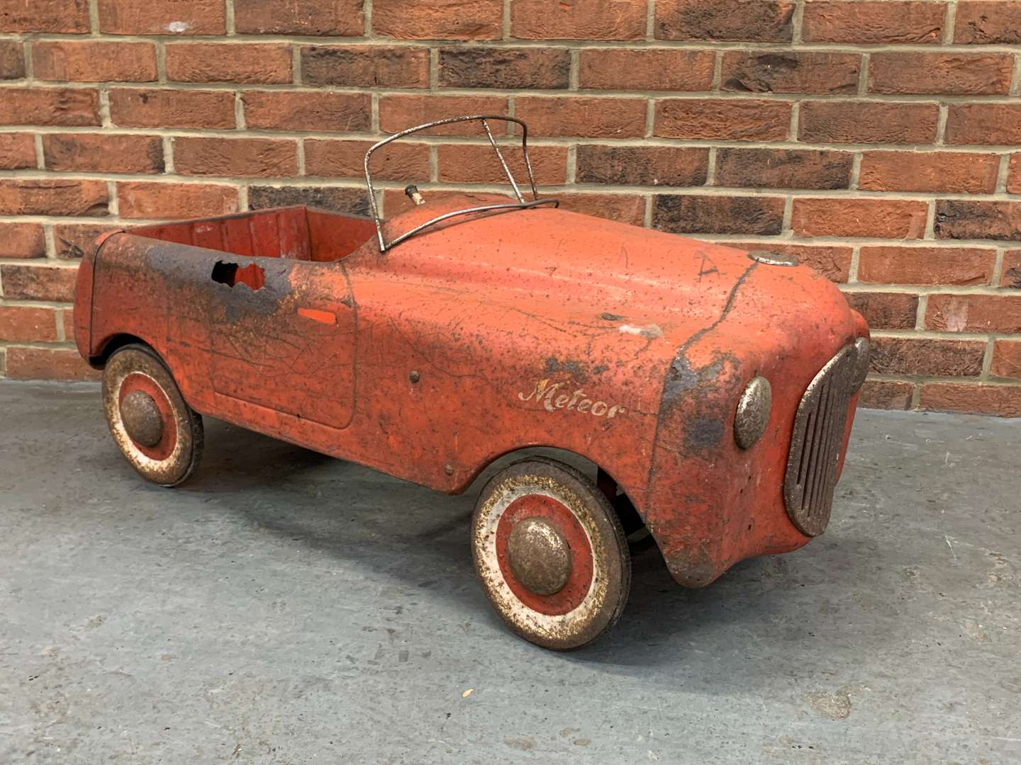 <p>Tri-ang Meteor Tin Plate Child's Pedal Car</p>