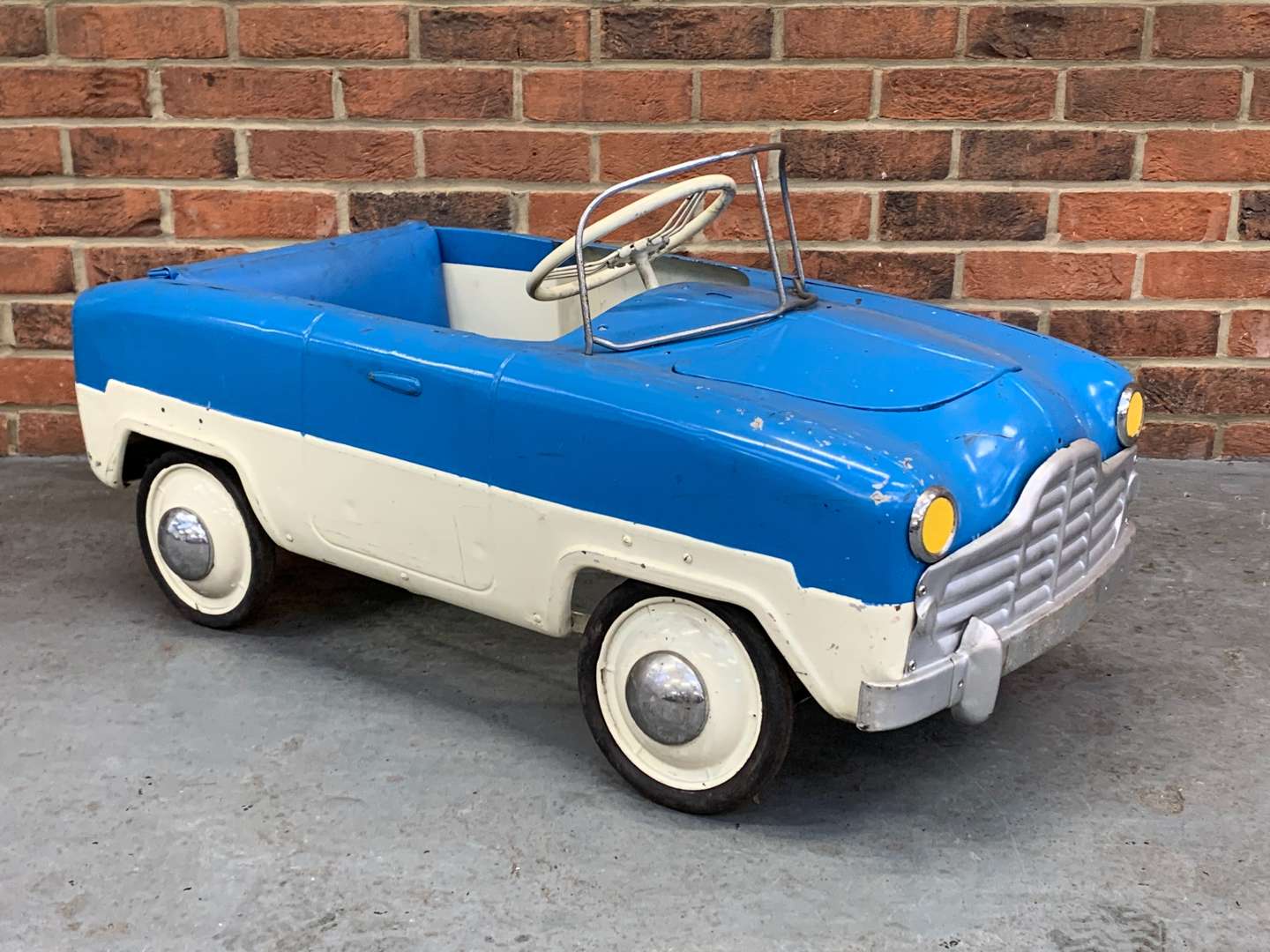 <p>Mk1 Zephyr Tin Plate Child's Pedal Car</p>