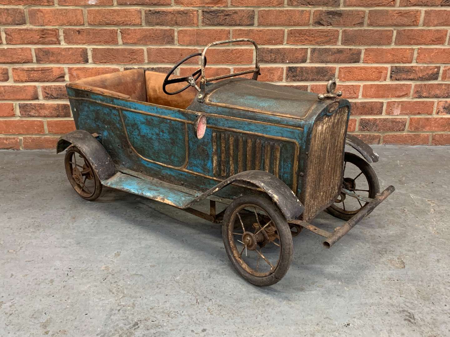 <p>Vintage Style Tin Plate Child's Pedal Car</p>