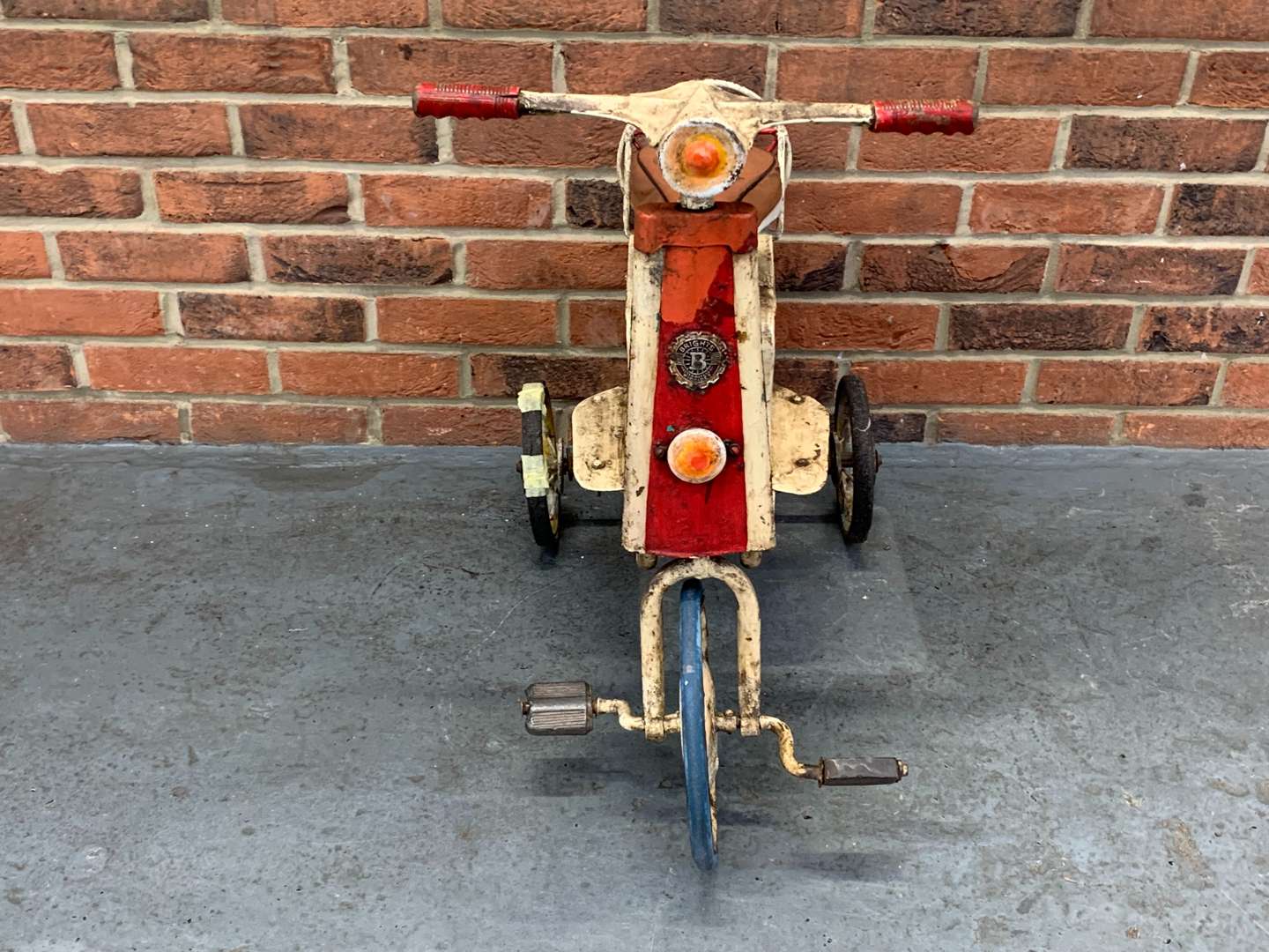 <p>Brights Lambretta Child's Pedal Scooter</p>