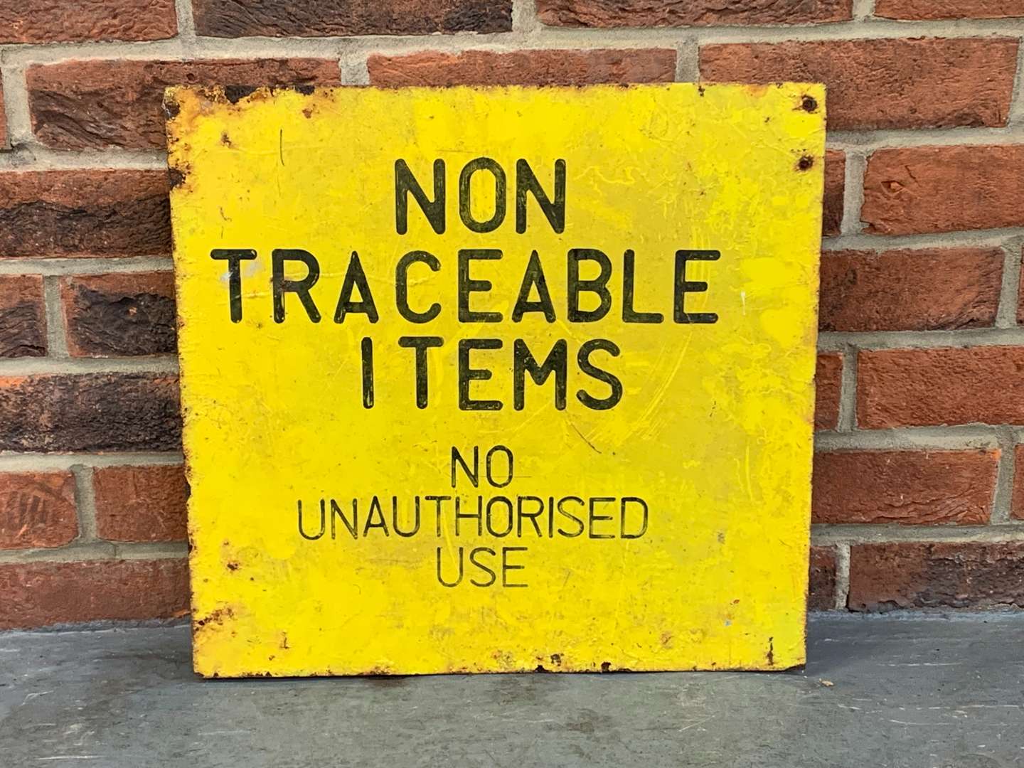 <p>Non Traceable Items Metal Sign</p>