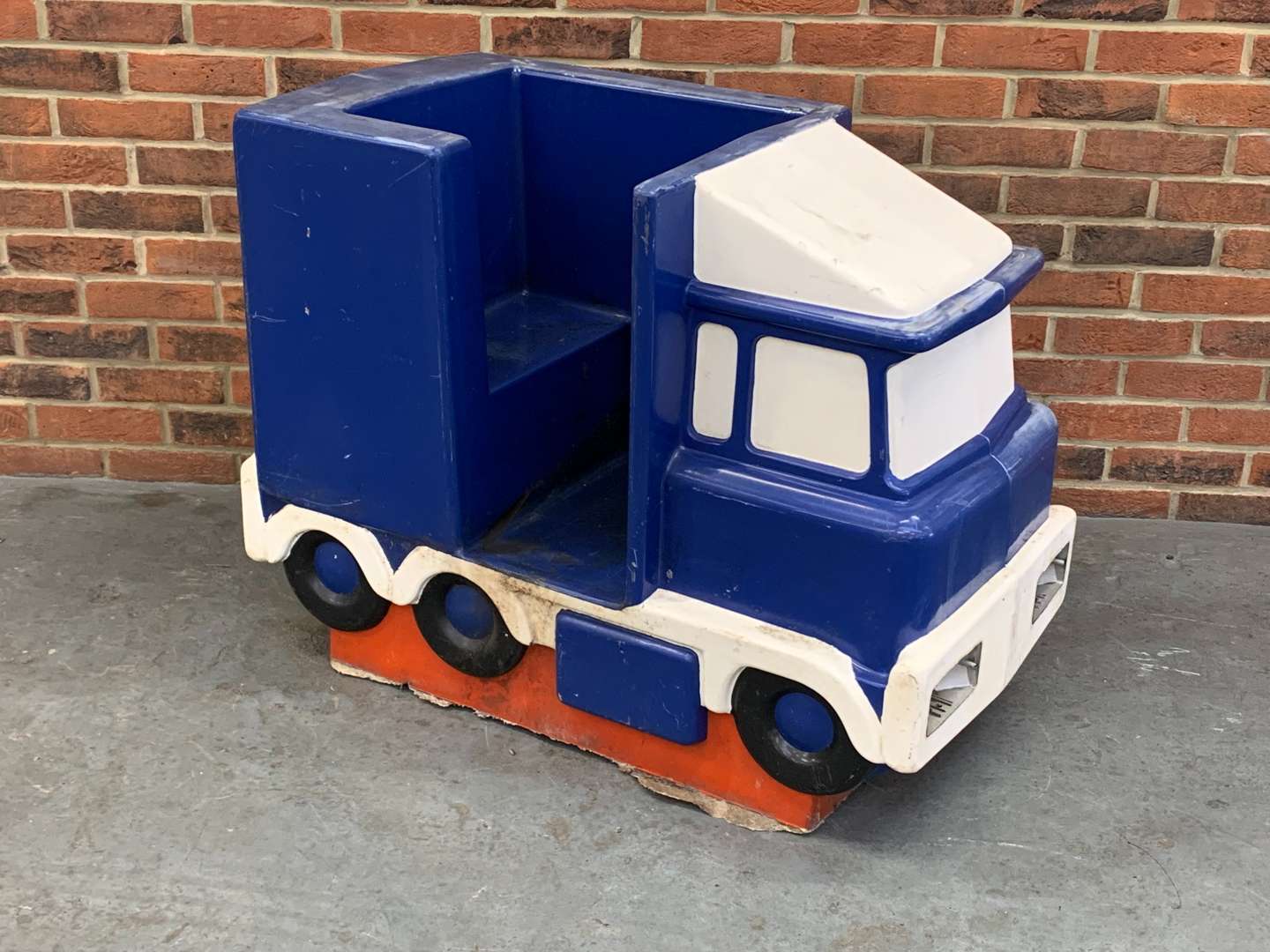 <p>Fibreglass Child's Lorry Mould</p>