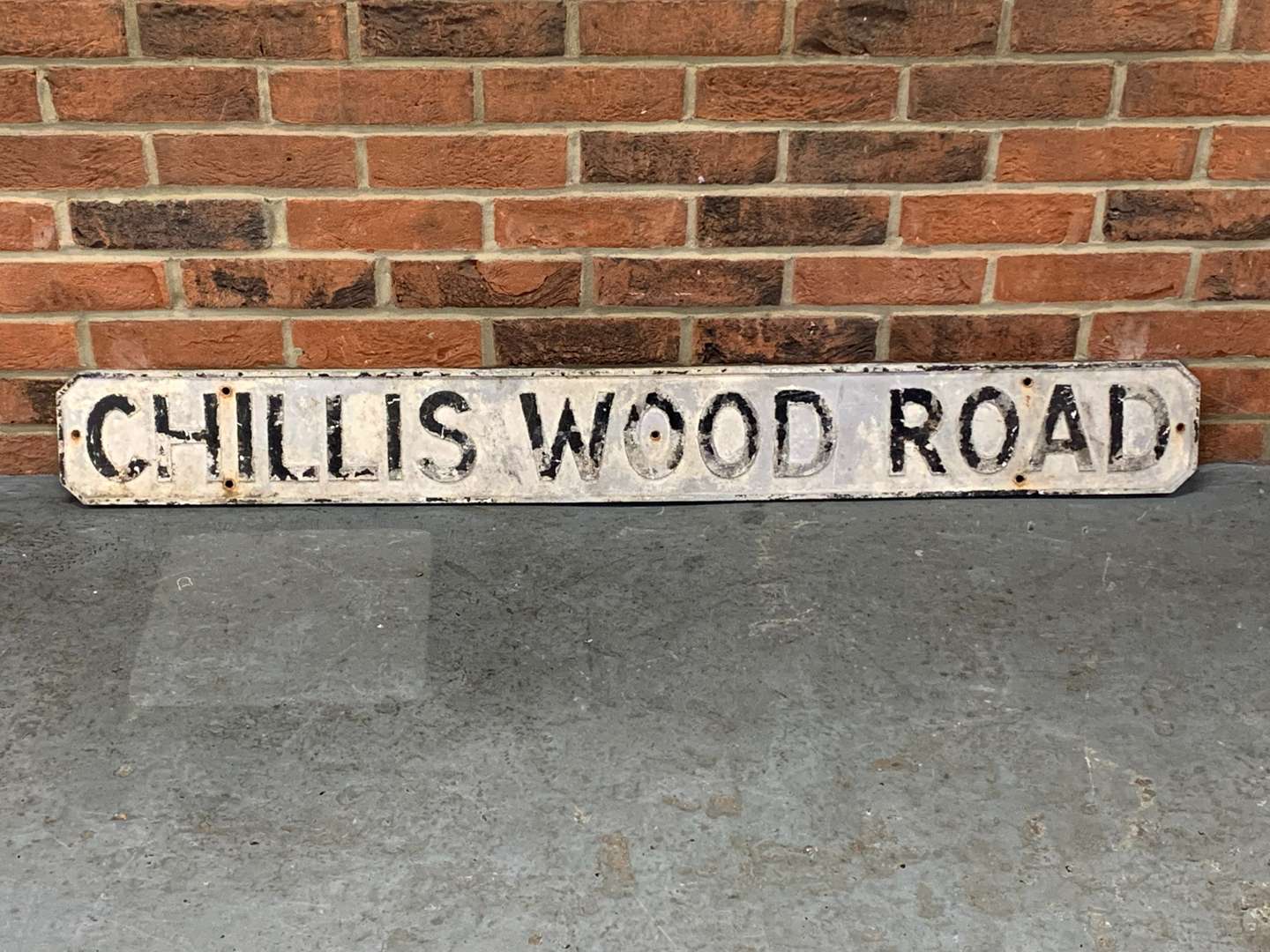 <p>Chillis Wood Road Aluminium Road Sign</p>