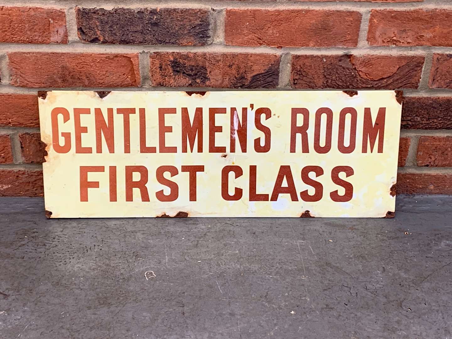 <p>Gentlemen's Room First Class Enamel Sign</p>