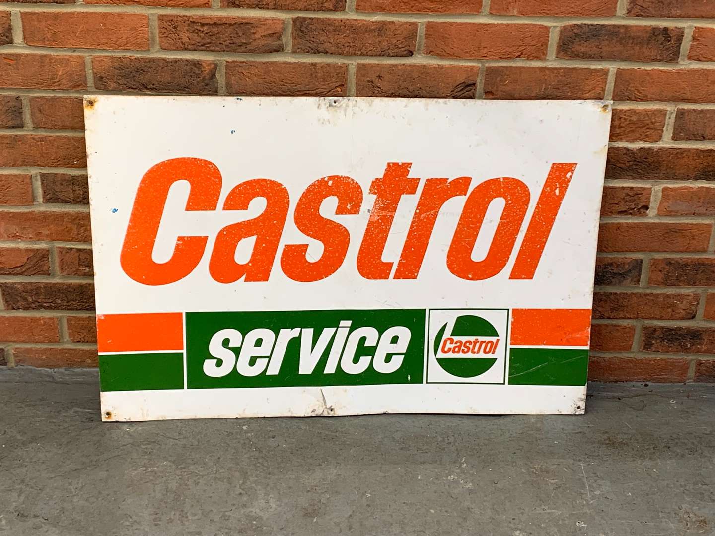 <p>Castrol Service Aluminium Sign</p>