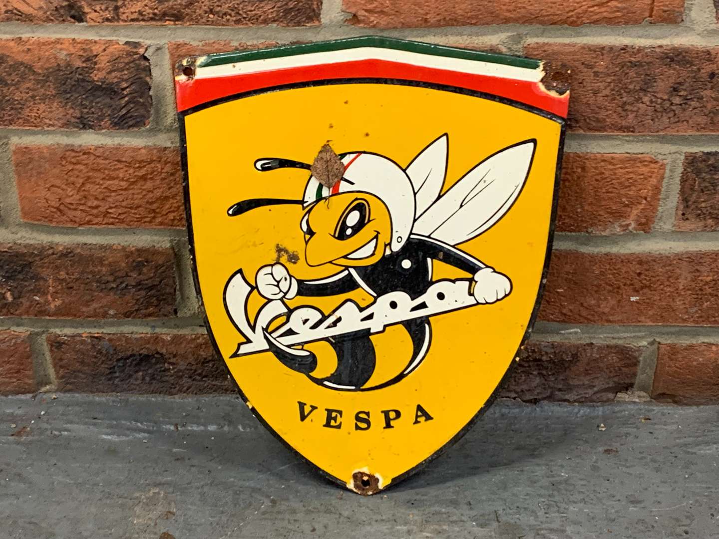 <p>Vespa Shield Sign</p>