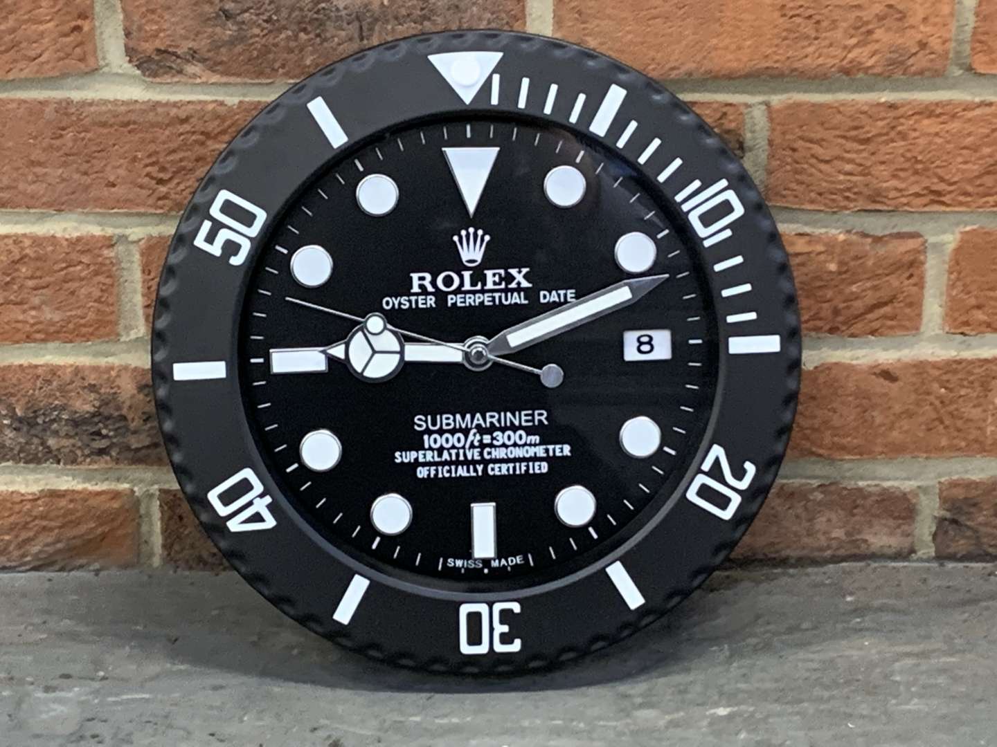 <p>Modern Metal Rolex Submariner Wall Clock&nbsp;</p>