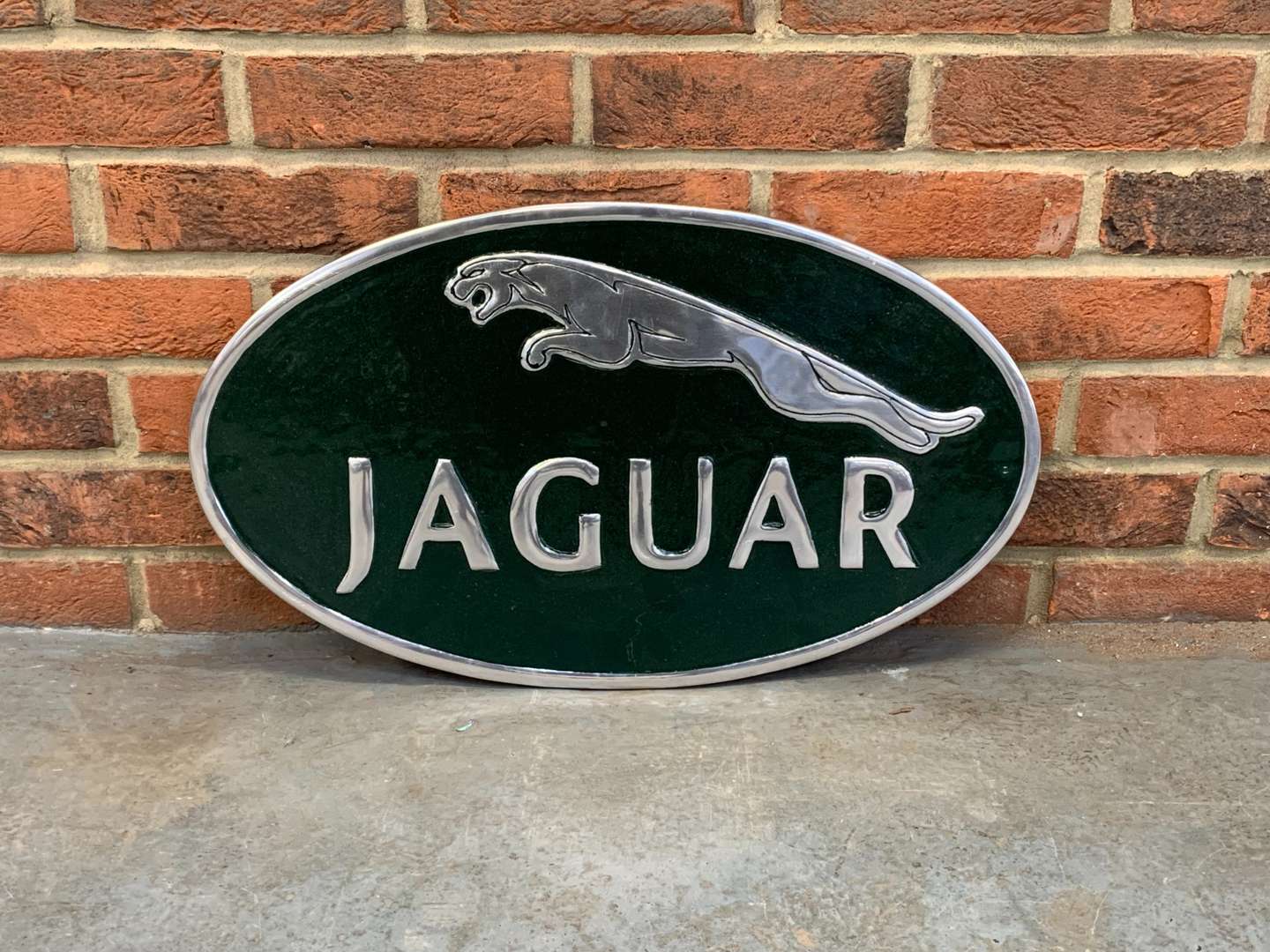 <p>Jaguar Oval Cast Aluminium Sign</p>