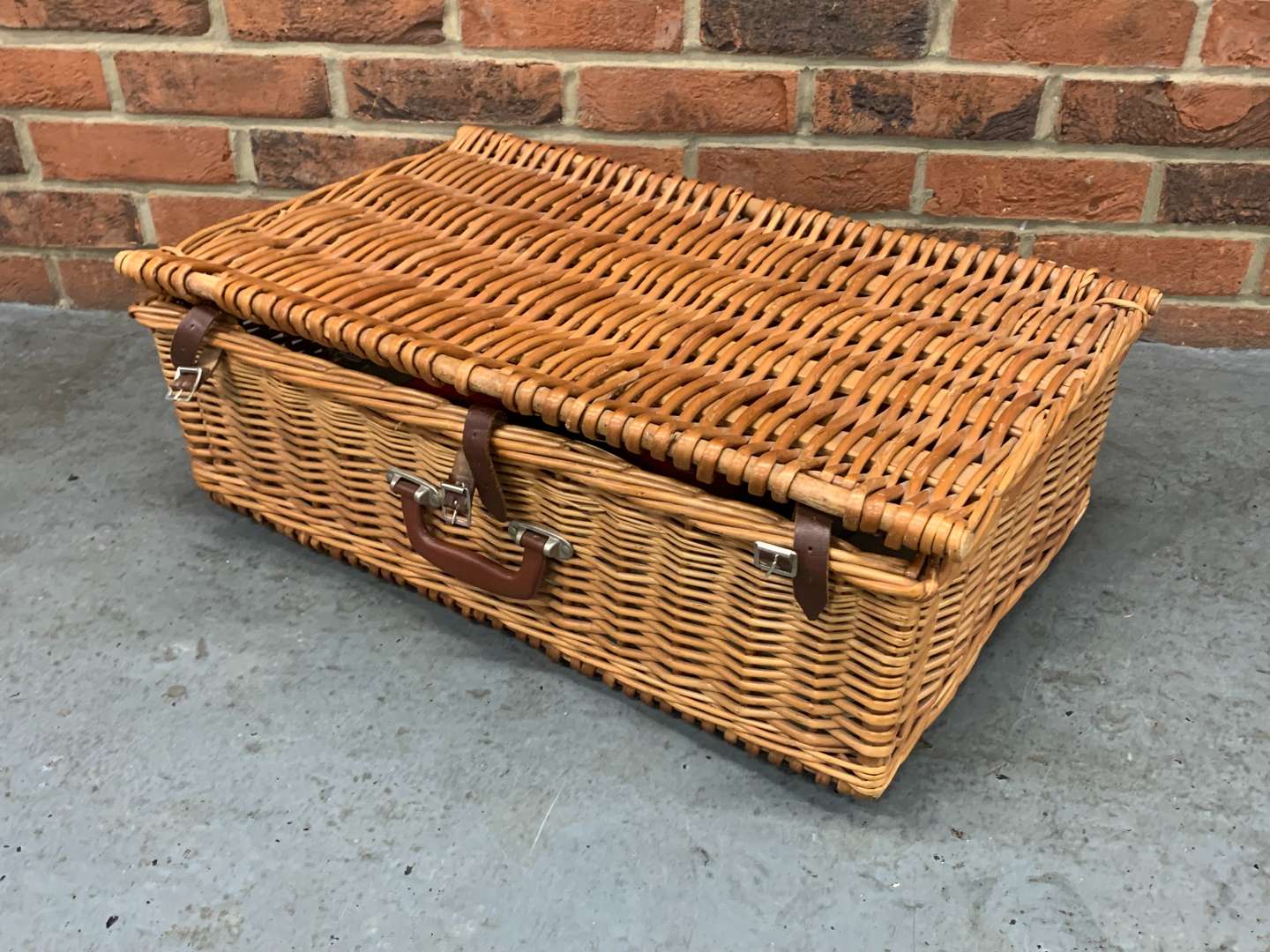 <p>Wicker Hamper</p>