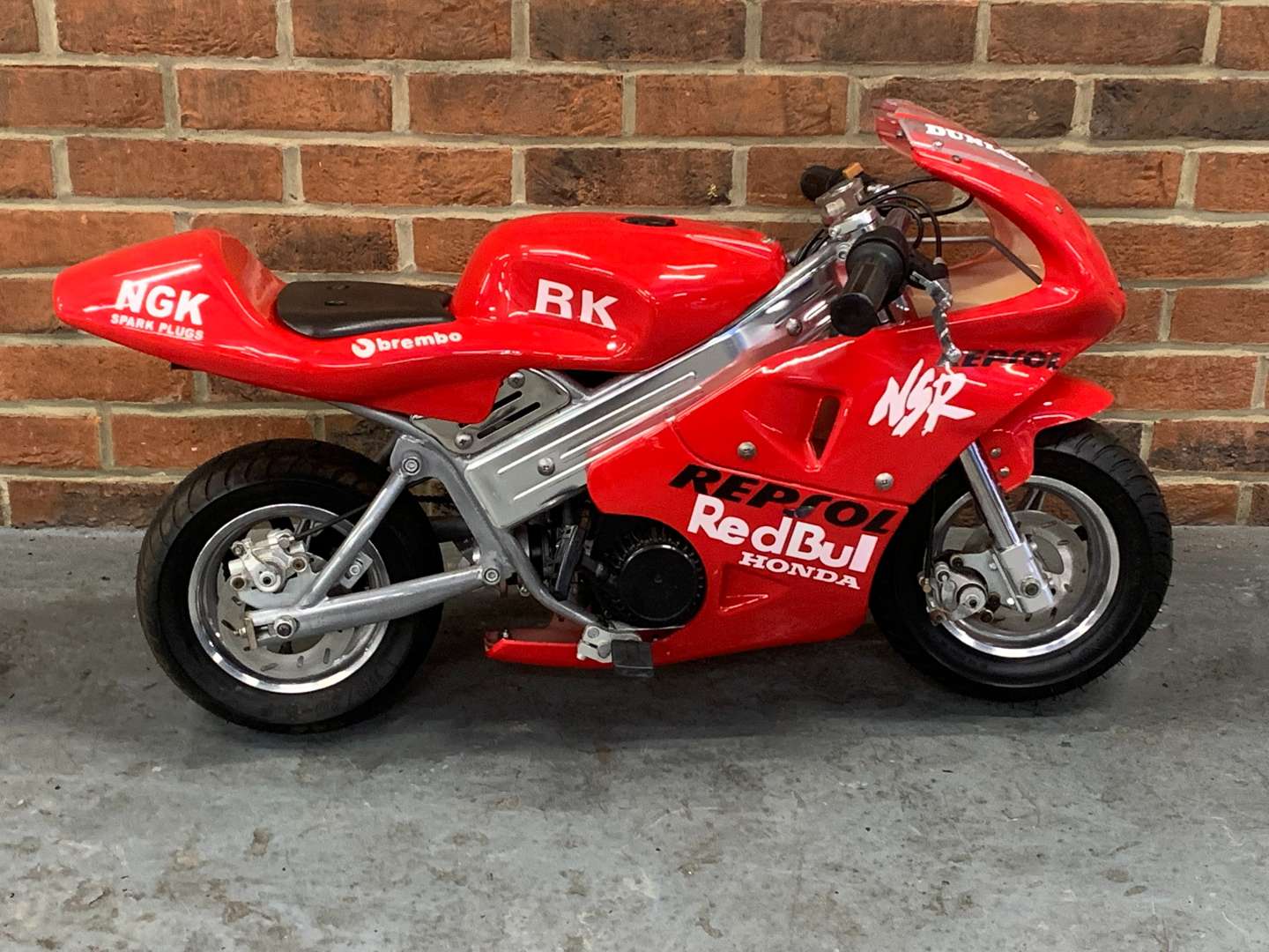 <p>Miniature 49cc Racing Motorbike&nbsp;</p>