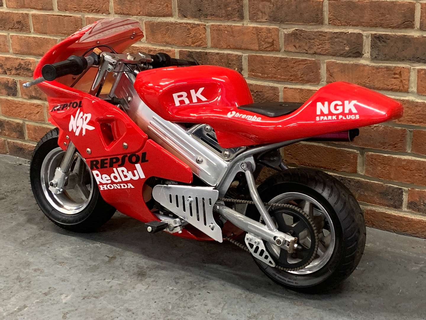 <p>Miniature 49cc Racing Motorbike&nbsp;</p>