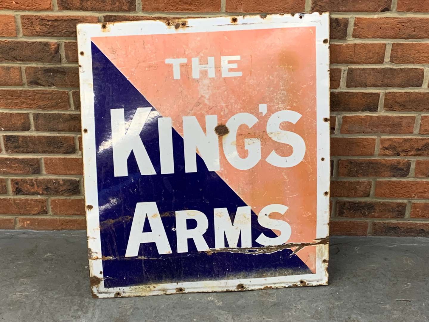 <p>The Kings Arms Enamel Sign</p>