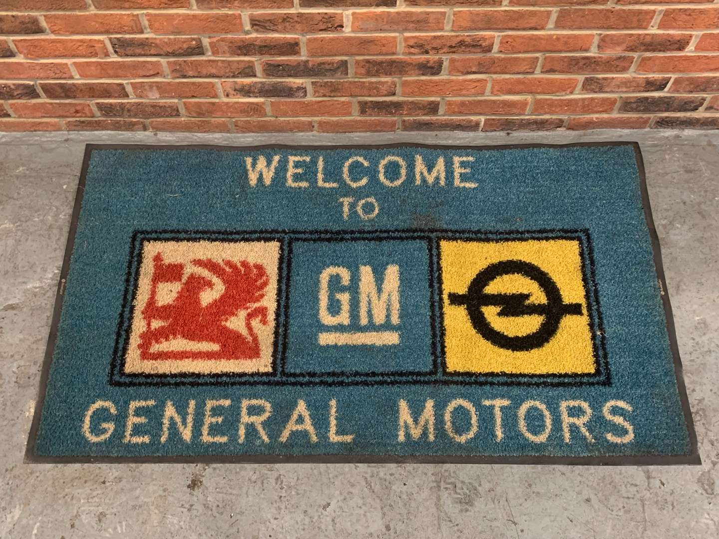 <p>Welcome to General Motors Floor Mat</p>