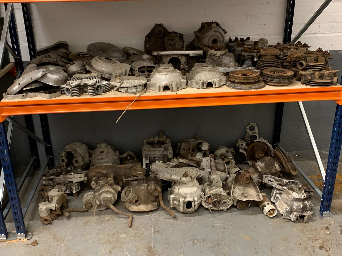 <p>Large Quantity of Vintage Motorcycle Engines and Spares</p>