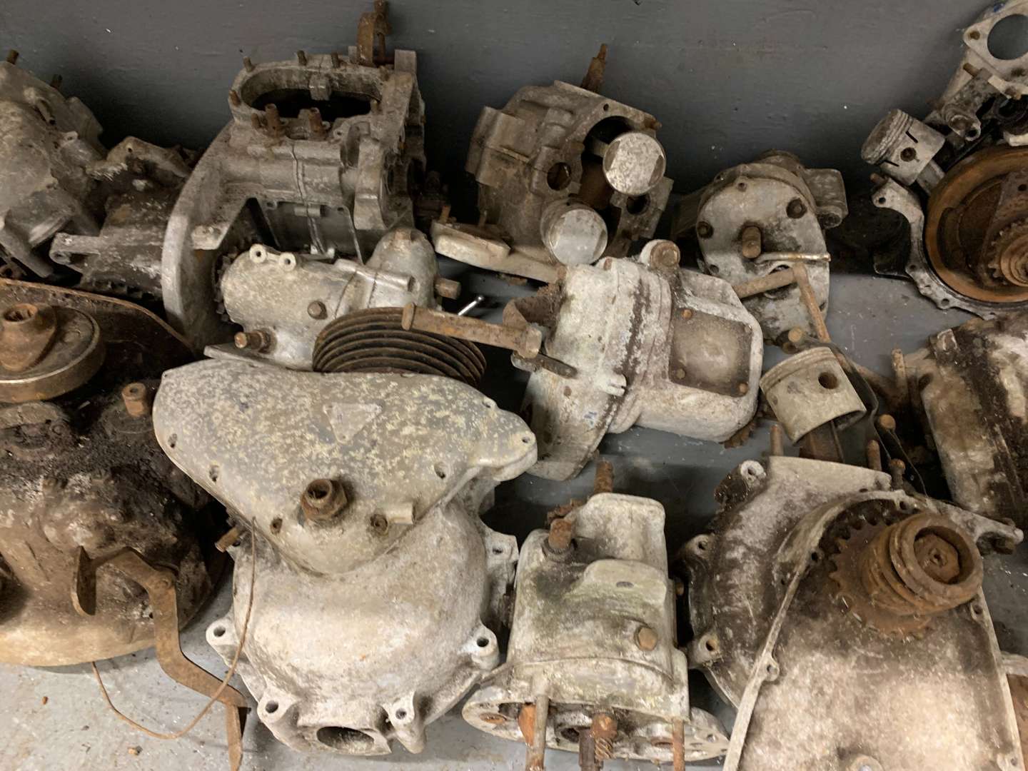 <p>Large Quantity of Vintage Motorcycle Engines and Spares</p>