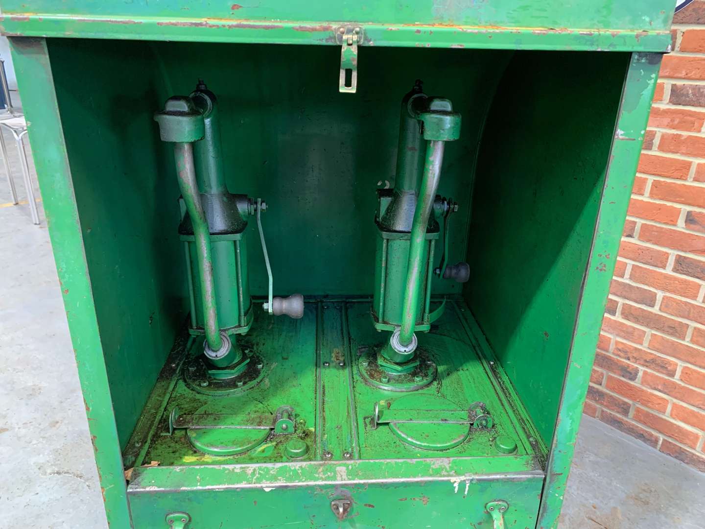 <p>Agricastrol Oil Cabinet</p>