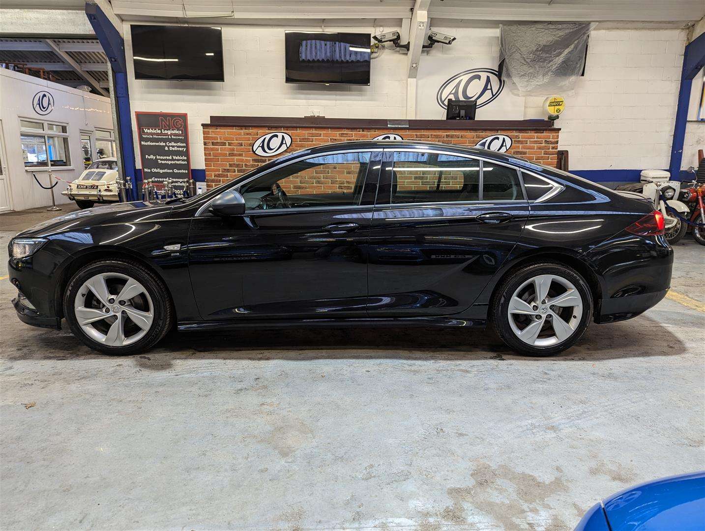 <p>2019 VAUXHALL INSIGNIA SRI VX-LINE NAV</p>