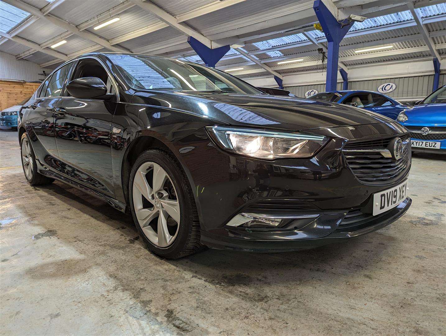 <p>2019 VAUXHALL INSIGNIA SRI VX-LINE NAV</p>