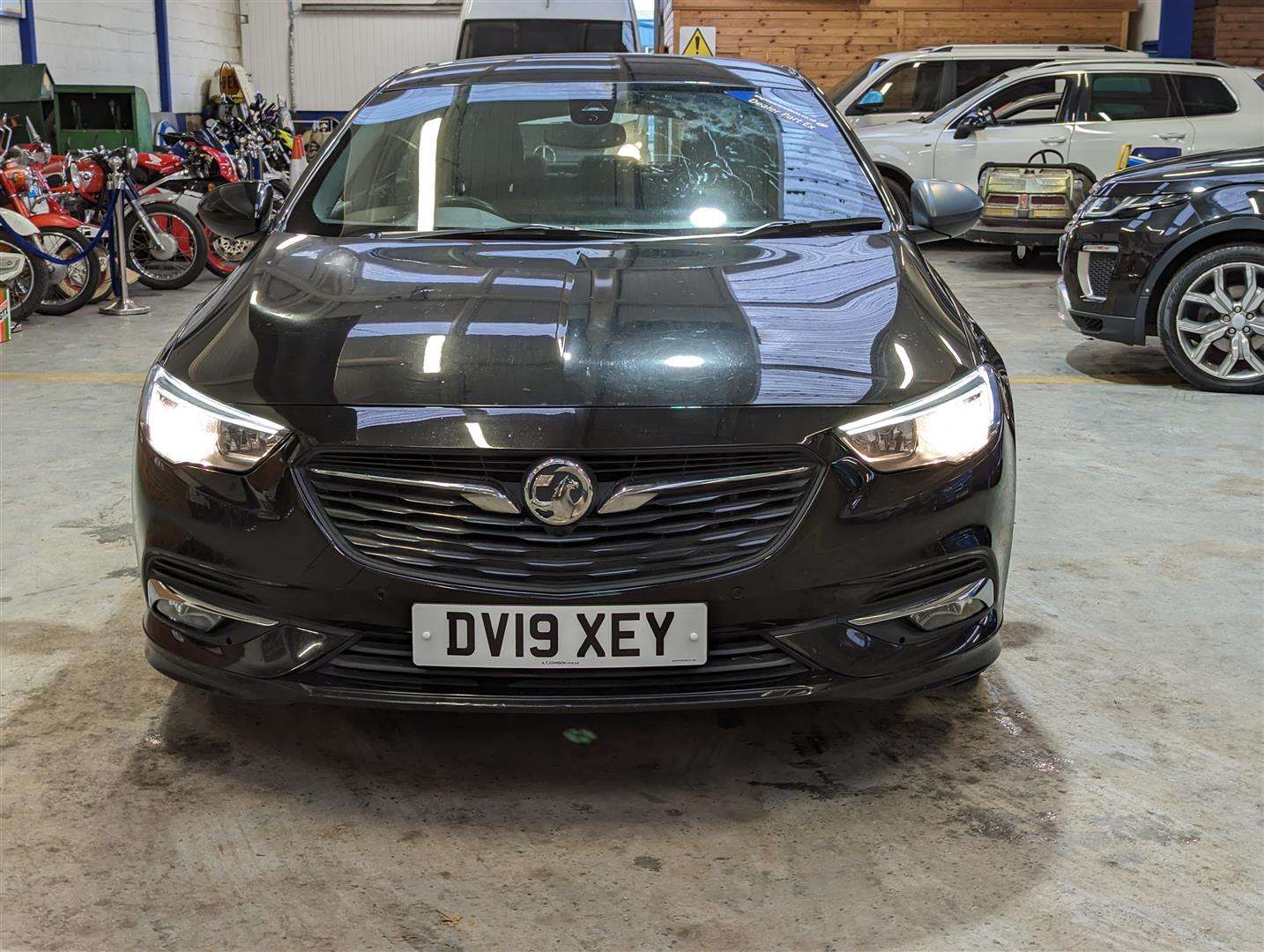 <p>2019 VAUXHALL INSIGNIA SRI VX-LINE NAV</p>