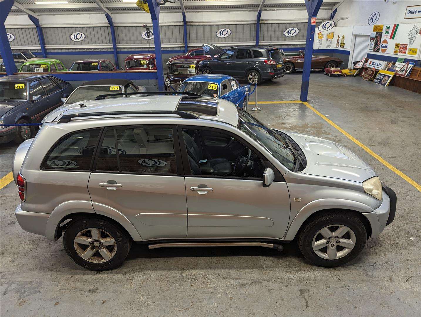 <p>2004 TOYOTA RAV4 XT4 D-4D</p>