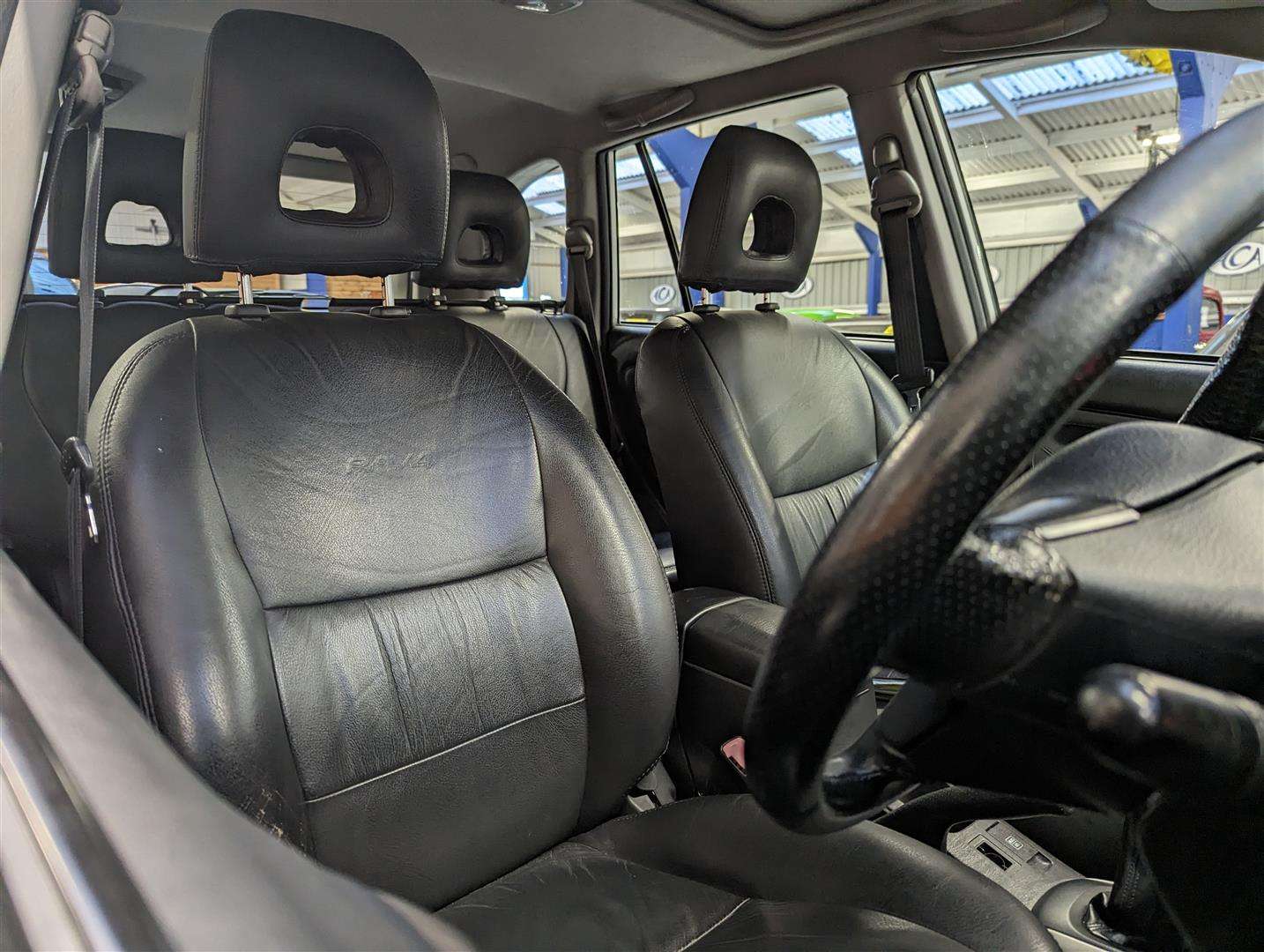 <p>2004 TOYOTA RAV4 XT4 D-4D</p>