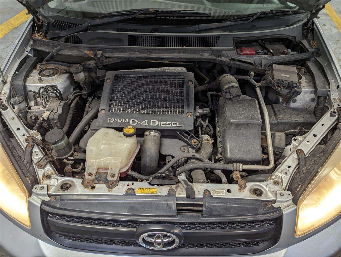 <p>2004 TOYOTA RAV4 XT4 D-4D</p>