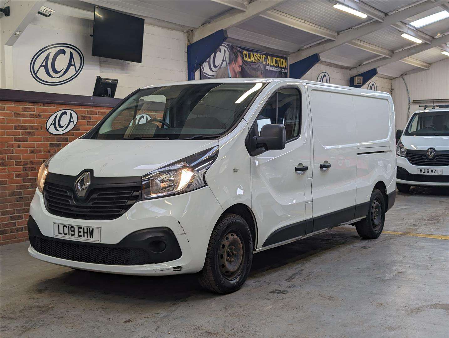 <p>2019 RENAULT TRAFIC LL29 BUSINESS + DC</p>