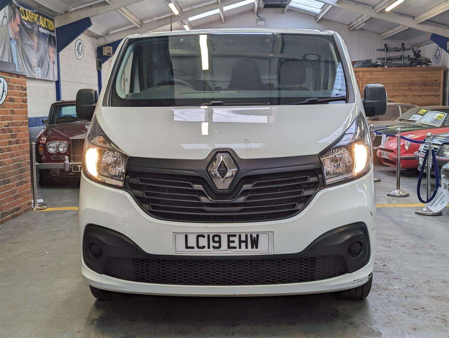 <p>2019 RENAULT TRAFIC LL29 BUSINESS + DC</p>