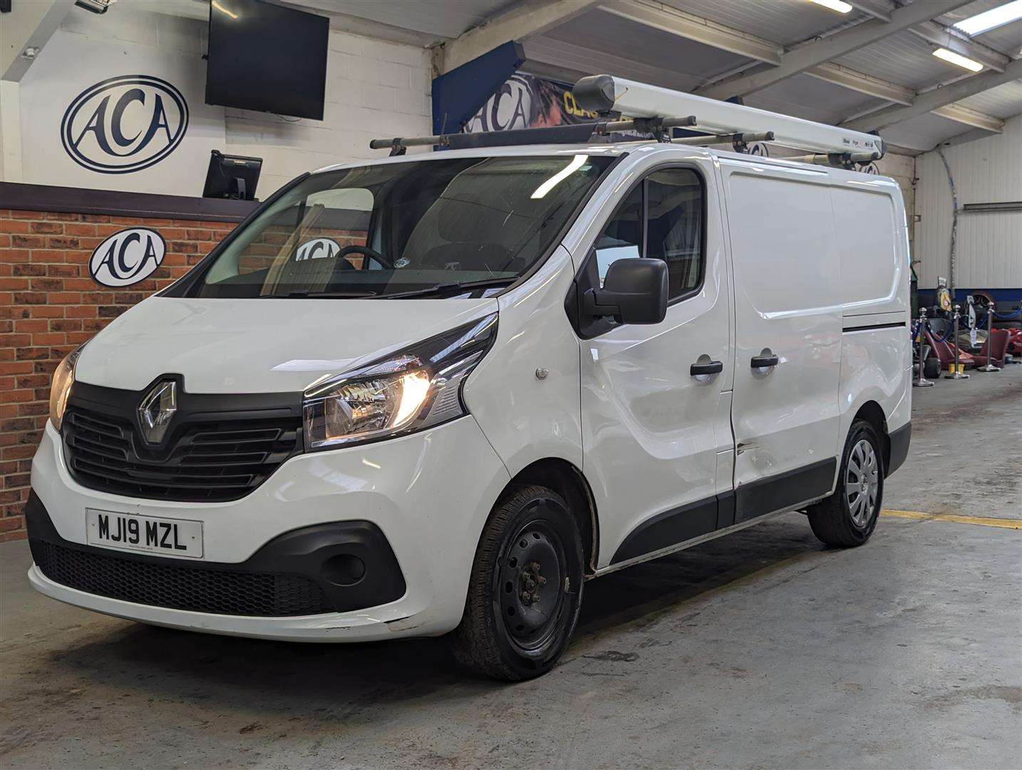 <p>2019 RENAULT TRAFIC SL27 BUSINESS + DC</p>