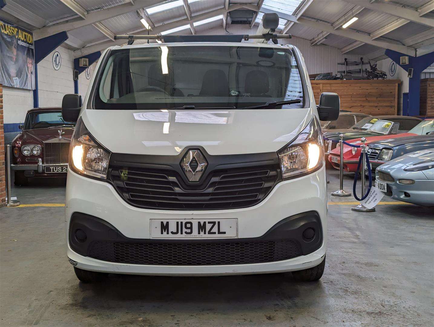 <p>2019 RENAULT TRAFIC SL27 BUSINESS + DC</p>