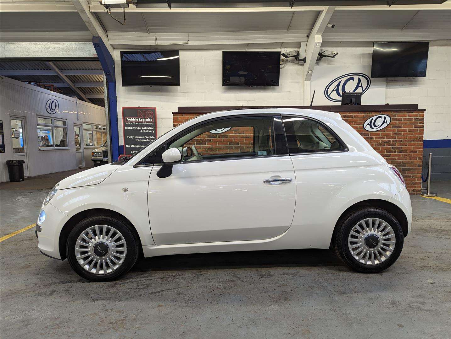 <p>2012 FIAT 500 LOUNGE RHD</p>