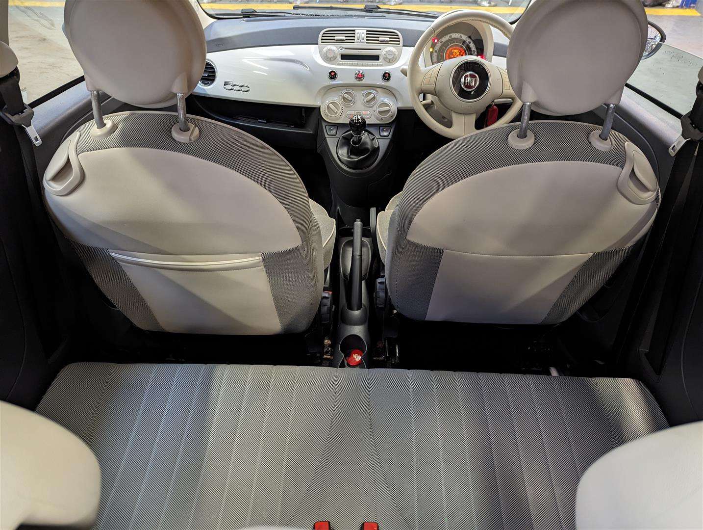 <p>2012 FIAT 500 LOUNGE RHD</p>