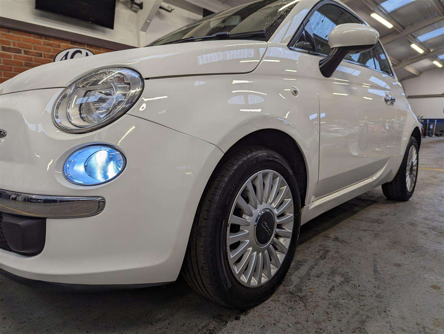 <p>2012 FIAT 500 LOUNGE RHD</p>