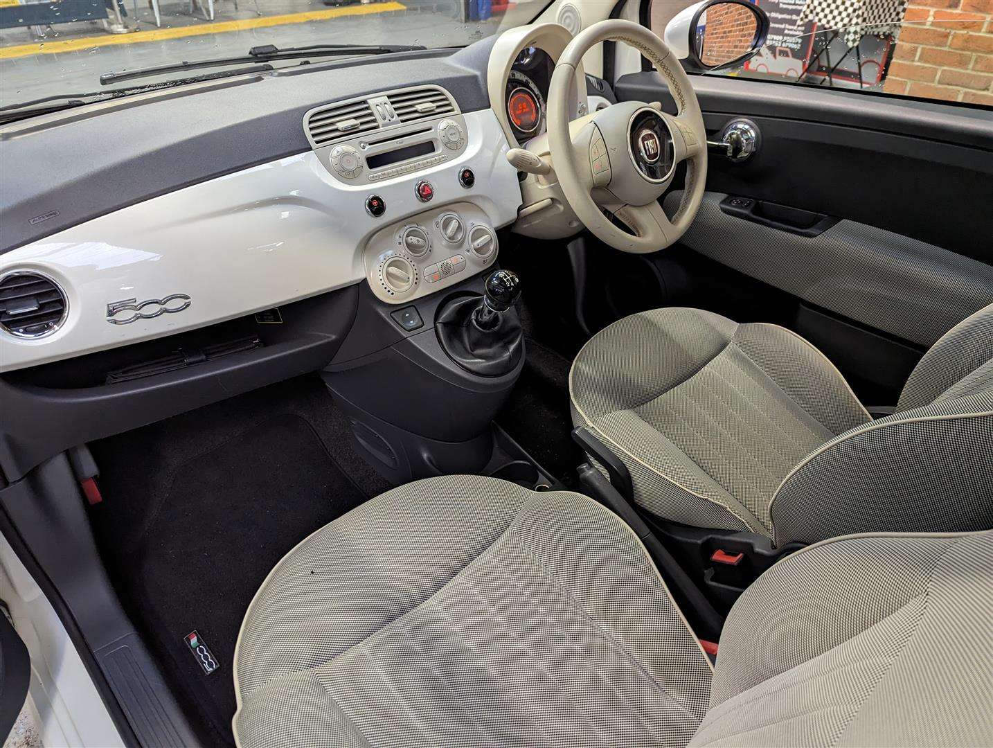 <p>2012 FIAT 500 LOUNGE RHD</p>