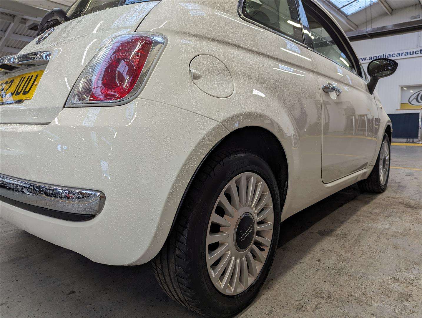 <p>2012 FIAT 500 LOUNGE RHD</p>