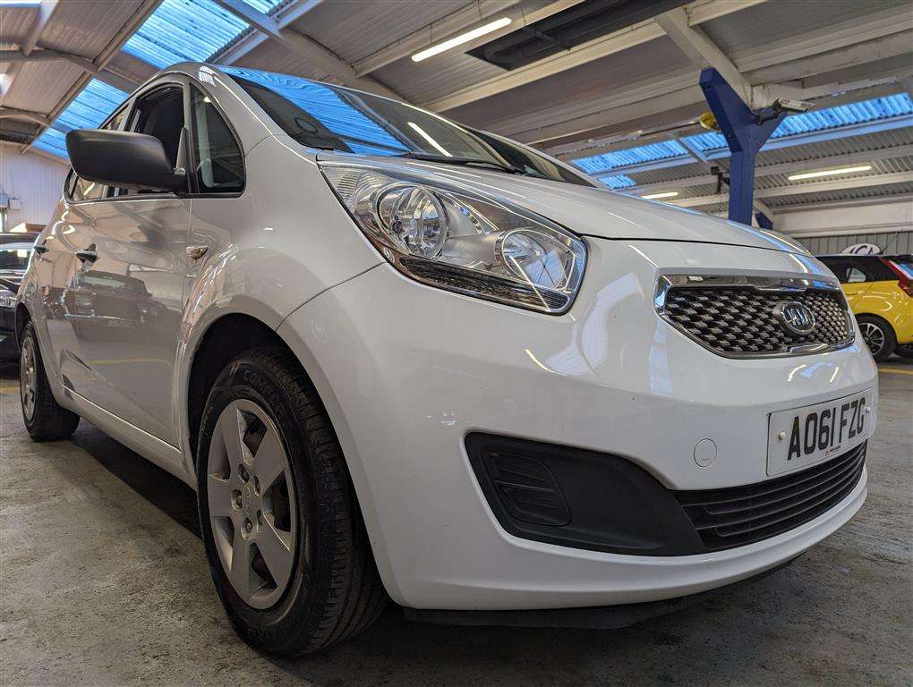 <p>2011 KIA VENGA 1 ECODYNAMICS CRDI</p>