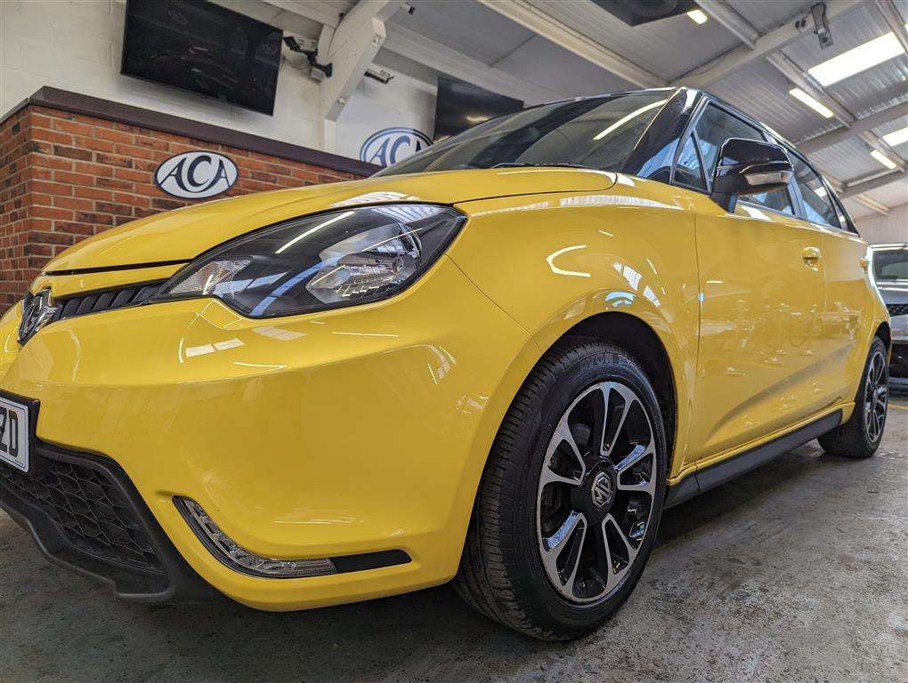 <p>2017 MG 3 STYLE + VTI-TECH</p>