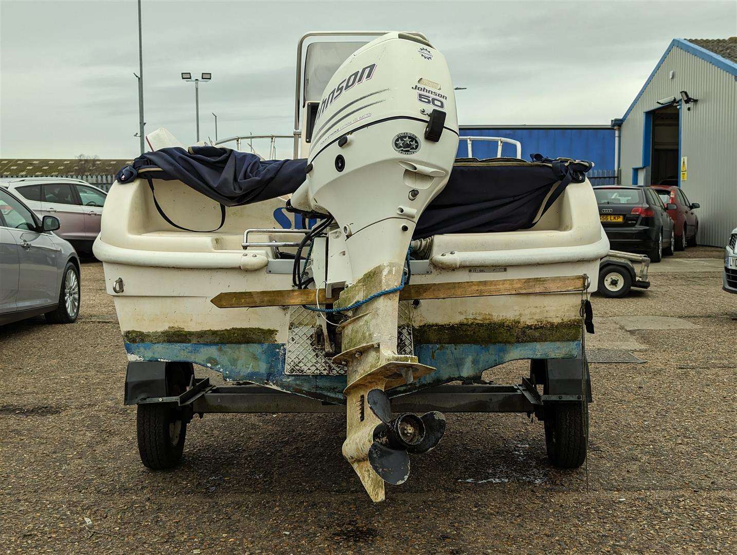 <p>Boat & Trailer&nbsp;</p>