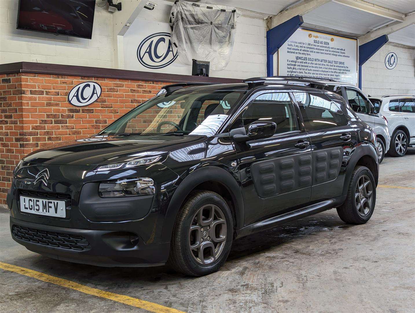 <p>2015 CITROEN C4 CACTUS FEEL BLUEHDI</p>