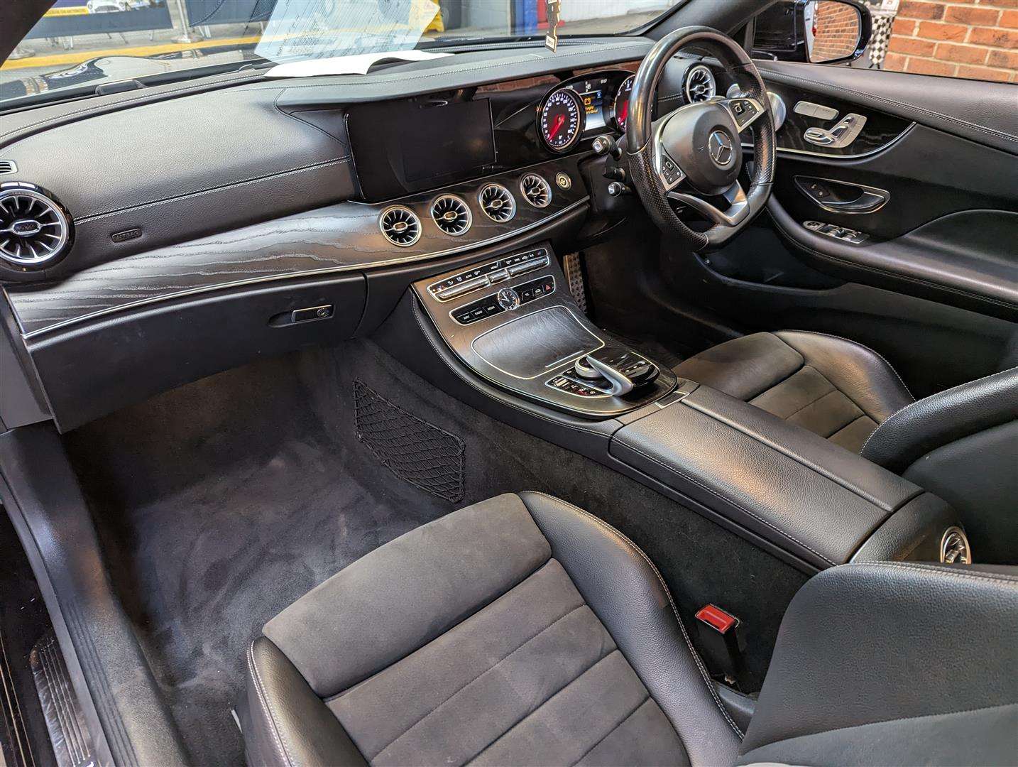 <p>2018 MERCEDES-BENZ E 220 D AMG LINE PREMIUM+</p>