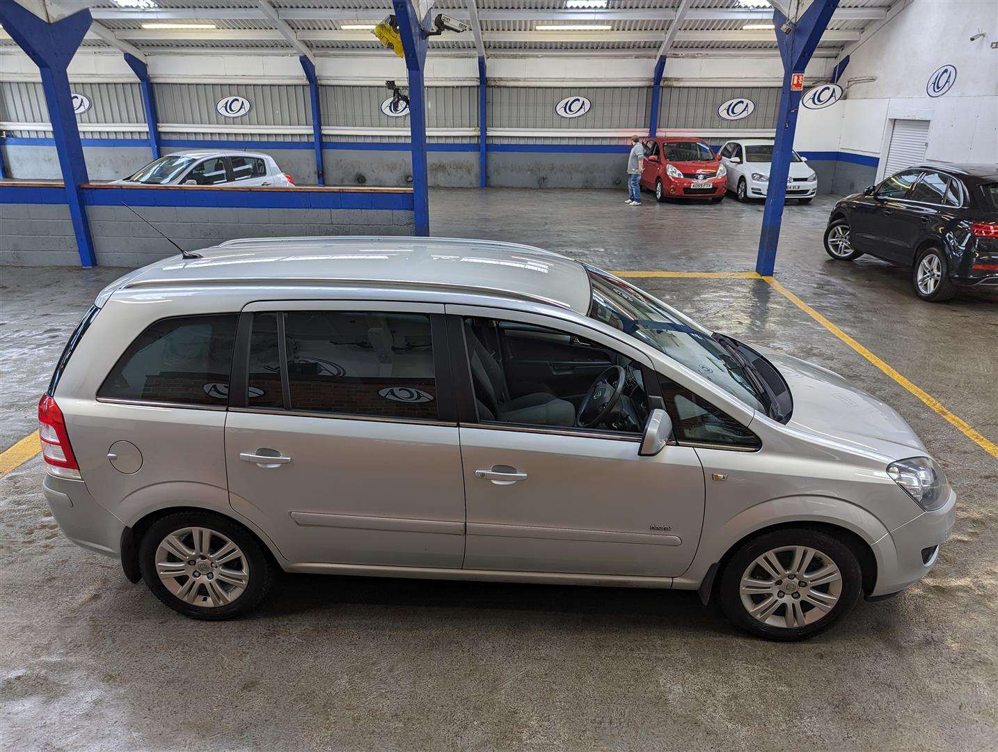 <p>2013 VAUXHALL ZAFIRA DESIGN NAV</p>